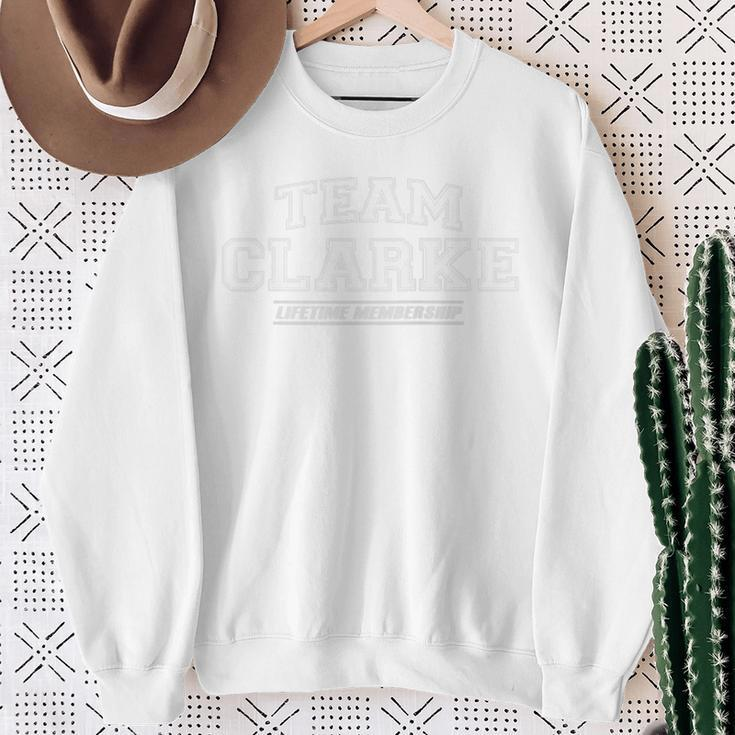 Team Clarke Stolzer Familiennachname Nachname Geschenk Raglan Sweatshirt Geschenke für alte Frauen