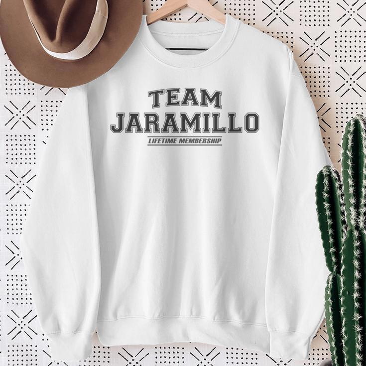 Team Jaramillo Proud Surname Last Name Gray Sweatshirt Geschenke für alte Frauen