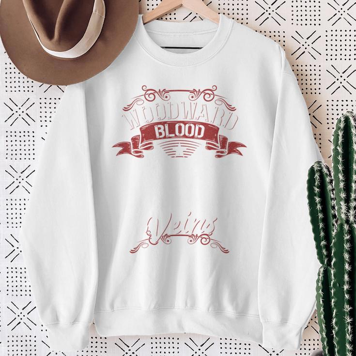 Woodward Blood Runs Through Myeins Last Name Family Sweatshirt Geschenke für alte Frauen