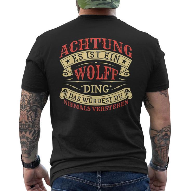 Achtung Es Ist Ein Wolff Ding Last Name Plate T-Shirt mit Rückendruck