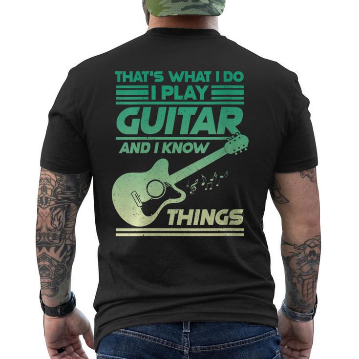 Damen Das Ist Was Ich Tue Ich Spiele Gitarre Und Ich Weiß Dinge Mit-Ausschnitt T-Shirt mit Rückendruck