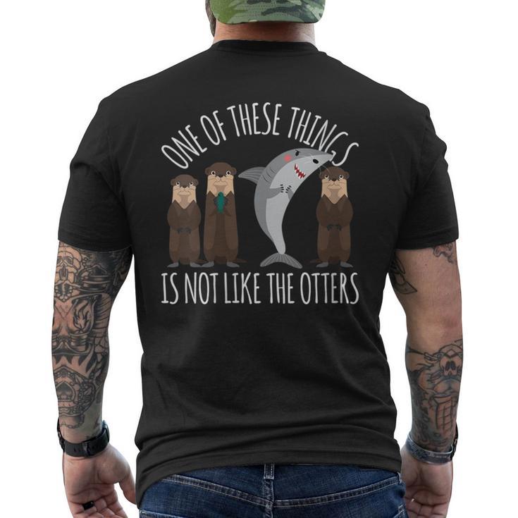 Damen Lustiger Hai Eines Dieser Dinge Ist Nicht Wie Die Otter Mit-Ausschnitt T-Shirt mit Rückendruck