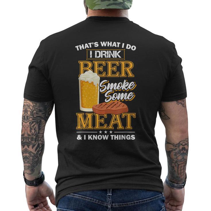 Das Ist Was Ich Tue Ich Trinke Bier Rauch Etwas Fleisch Ich Weiß Dinge T-Shirt mit Rückendruck