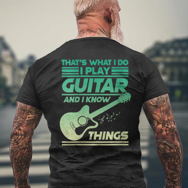 Damen Das Ist Was Ich Tue Ich Spiele Gitarre Und Ich Weiß Dinge Mit-Ausschnitt T-Shirt mit Rückendruck Geschenke für alte Männer