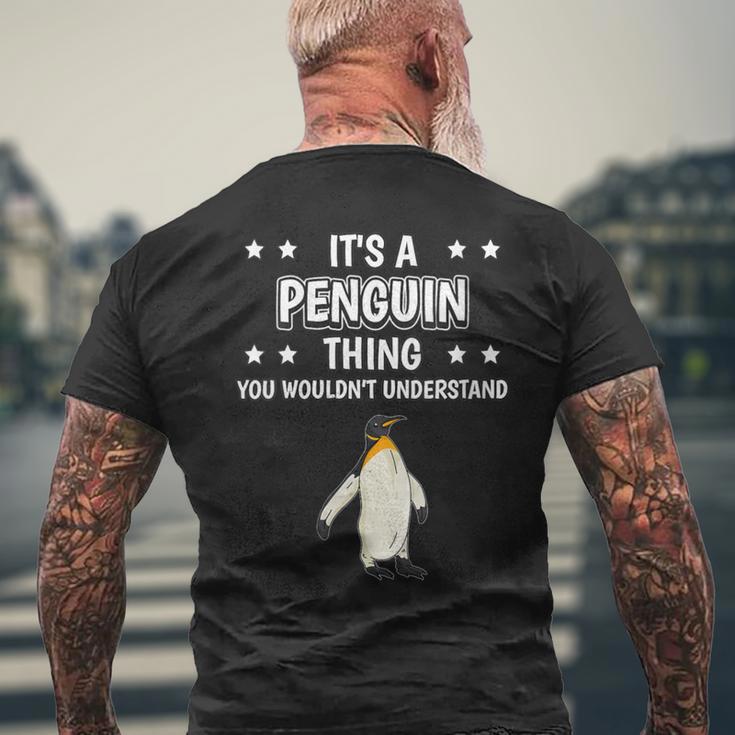 Damen Ist So Ein Pinguin Ding Lustiger Spruch Pinguine Mit-Ausschnitt T-Shirt mit Rückendruck Geschenke für alte Männer