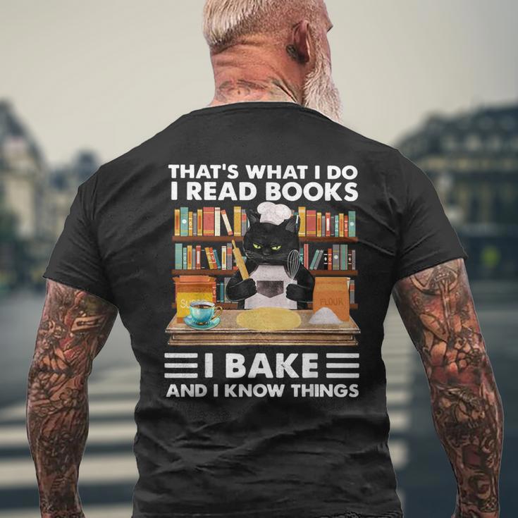 Das Ist Was Ich Mache Ich Lese Bücher Die Ich Backe Und Ich Weiß Dinge T-Shirt mit Rückendruck Geschenke für alte Männer