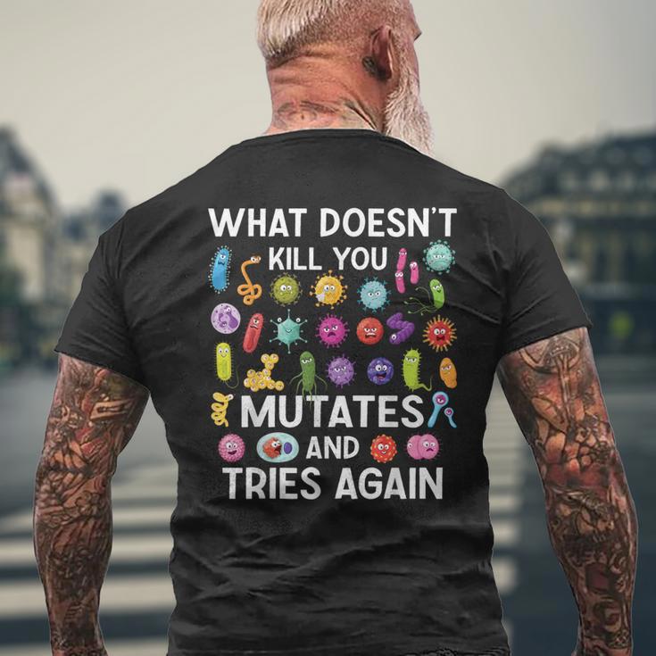 Was Dich Nicht Umbringt Mutiert Undersucht Es Wieder Einmal T-Shirt mit Rückendruck Geschenke für alte Männer