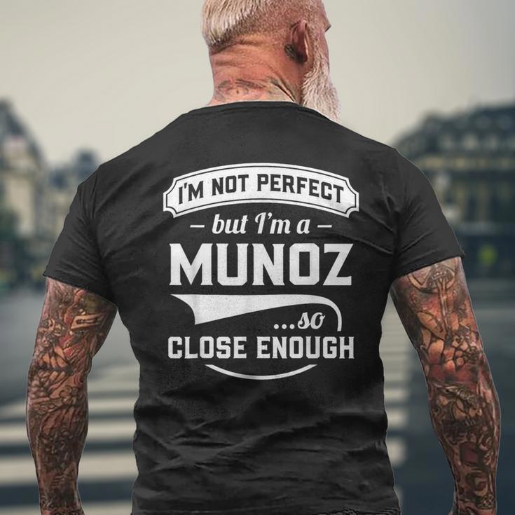 Ich Bin Nicht Perfekt Aber Ich Bin Ein Munoz So Nah Genug Nachname T-Shirt mit Rückendruck Geschenke für alte Männer