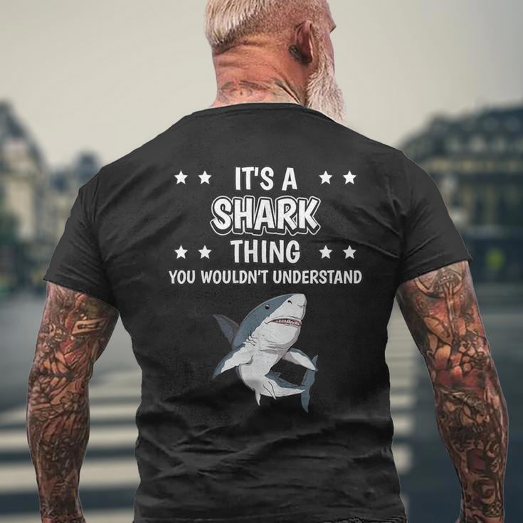 Ist So Ein Hai Ding Lustiger Spruch Haie T-Shirt mit Rückendruck Geschenke für alte Männer