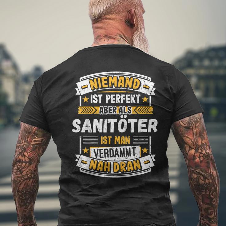 Niemand Ist Perfekt Aber Als Sanitöter T-Shirt mit Rückendruck Geschenke für alte Männer