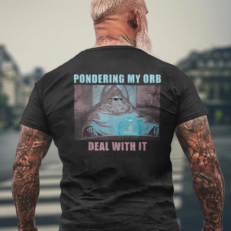 Pondering My Orb Wizard Meme T-Shirt mit Rückendruck Geschenke für alte Männer