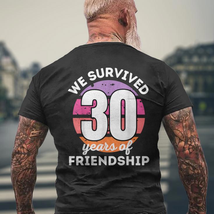 Wir Überlebben 30 Jahre Freundschaft Group Customisation T-Shirt mit Rückendruck Geschenke für alte Männer