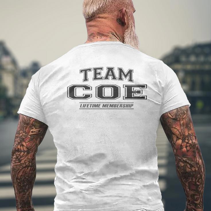 Damen Team Coe Stolzer Familiennachname Nachname Geschenk Mit-Ausschnitt T-Shirt mit Rückendruck Geschenke für alte Männer