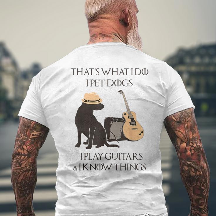 Das Ist Das Was Ich Mache Ich Hunde Spiele Ich Spiele Gitarren Und Ich Weiß Dinge T-Shirt mit Rückendruck Geschenke für alte Männer