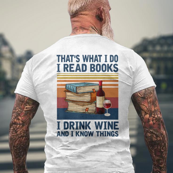 Das Ist Was Ich Tue Ich Lese Bücher Ich Trinke Wein Und Ich Weiß Dinge Gray T-Shirt mit Rückendruck Geschenke für alte Männer