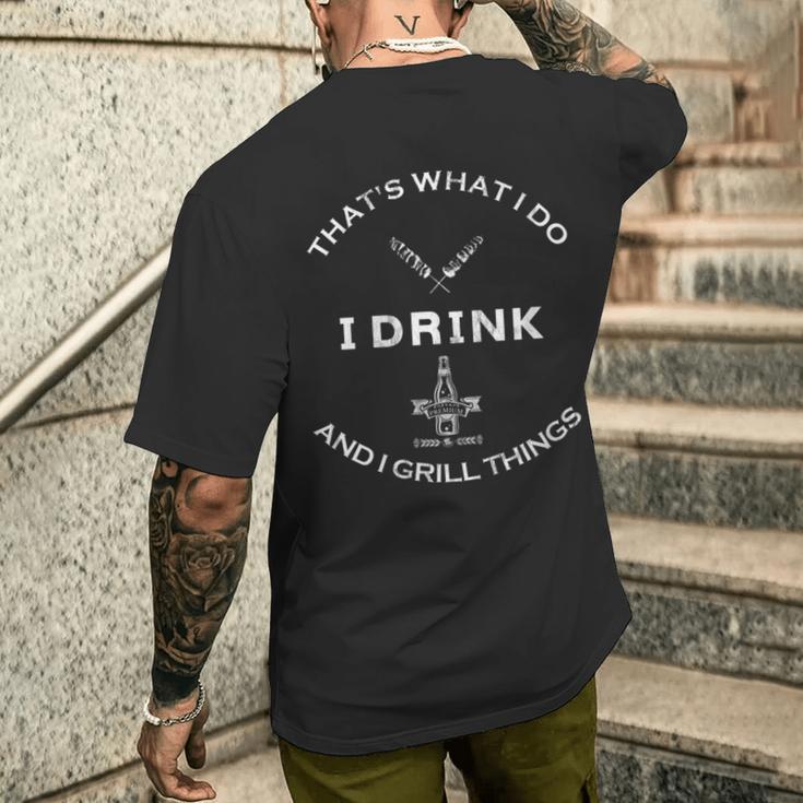 Damen Das Ist Was Ich Tue Ich Trinke Und Ich Grille Dinge Mit-Ausschnitt T-Shirt mit Rückendruck Geschenke für Ihn