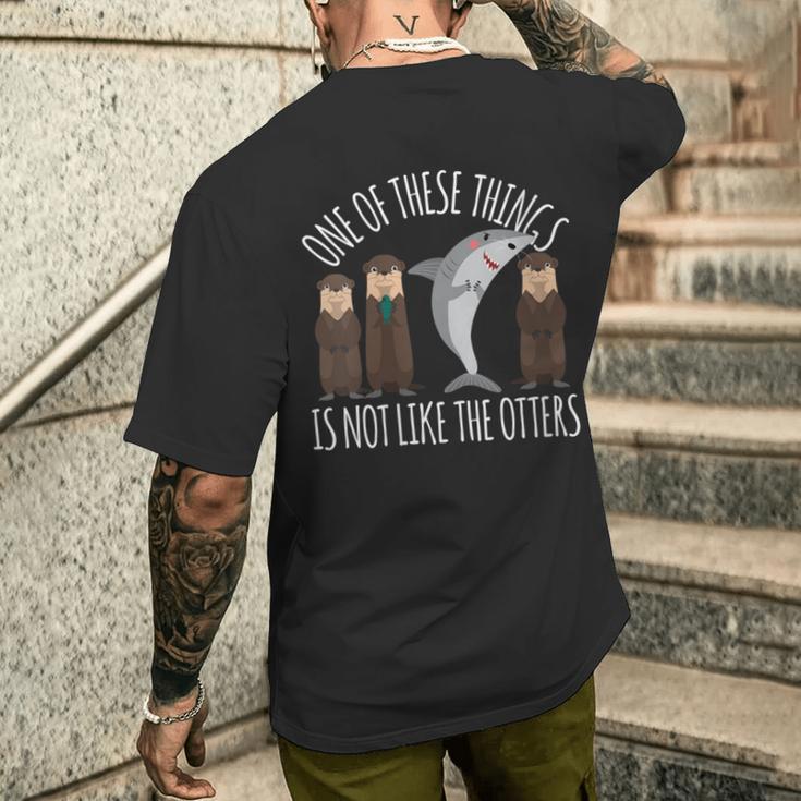 Damen Lustiger Hai Eines Dieser Dinge Ist Nicht Wie Die Otter Mit-Ausschnitt T-Shirt mit Rückendruck Geschenke für Ihn