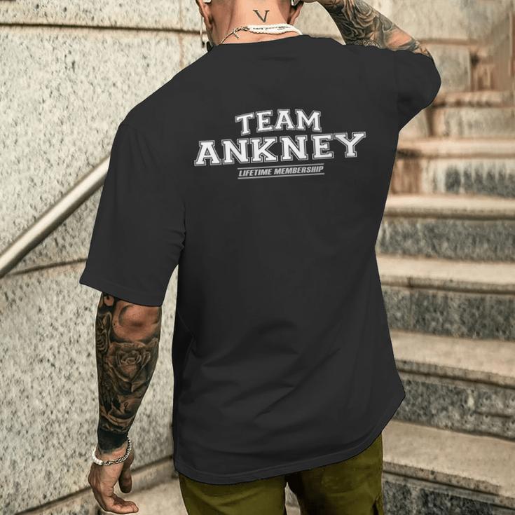 Damen Team Ankney Stolzer Familienname Nachname Mit-Ausschnitt T-Shirt mit Rückendruck Geschenke für Ihn