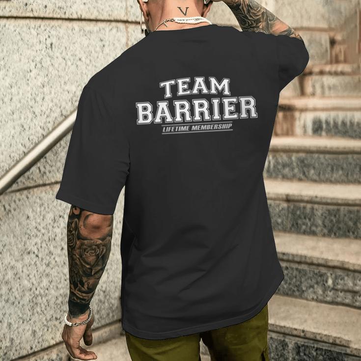 Damen Team Barrier Stolzer Familiennachname Nachname Geschenk Mit-Ausschnitt T-Shirt mit Rückendruck Geschenke für Ihn