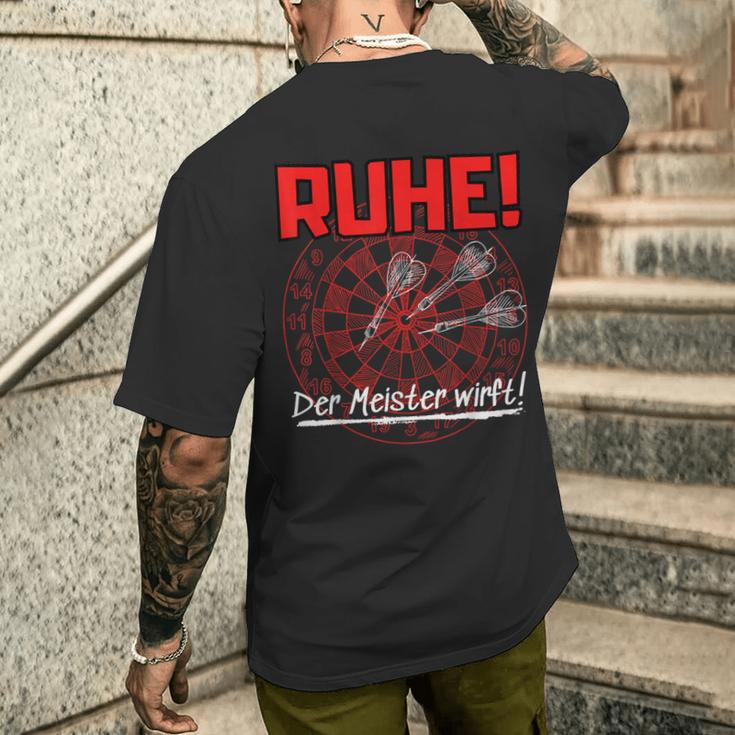 With Darts Quote Ruhe Der Meister Wirft T-Shirt mit Rückendruck Geschenke für Ihn