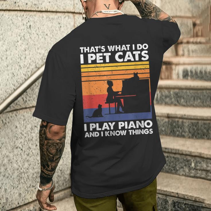 Das Ist Was Ich Mache Ich Streichle Katzen Ich Spiele Klavier Und Ich Weiß Dinge T-Shirt mit Rückendruck Geschenke für Ihn