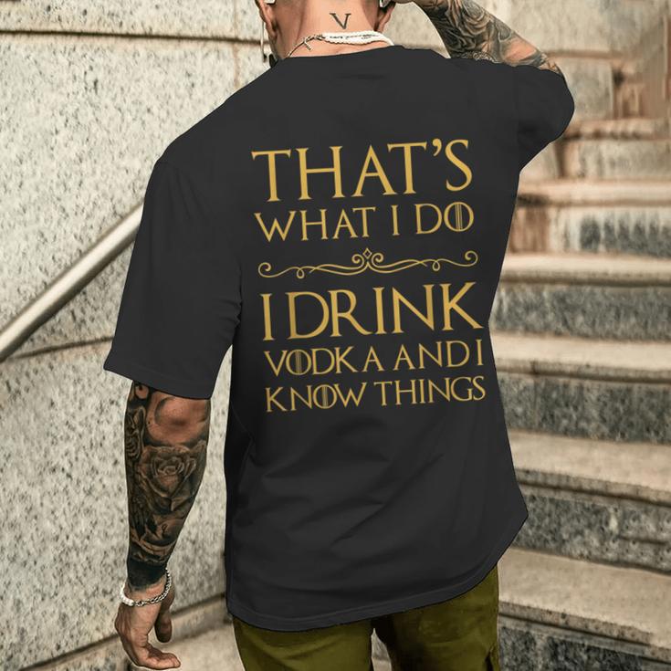 Das Ist Was Ich Trinke Wodka Und Ich Weiß Dinge T-Shirt mit Rückendruck Geschenke für Ihn