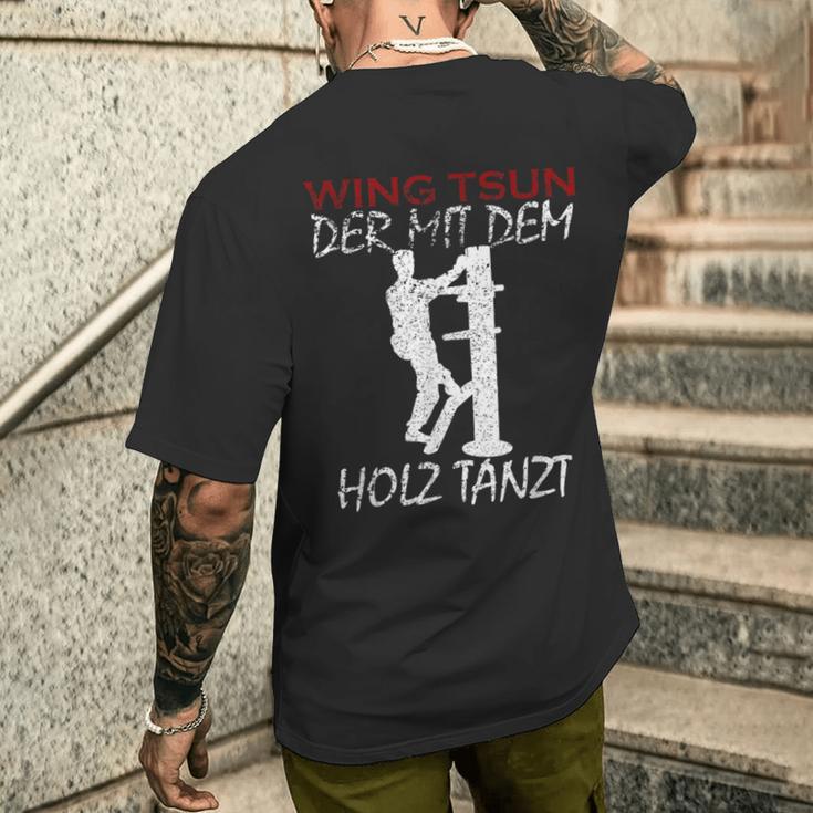 Der Mit Dem Holz Tanzt Martial Arts Training Wing Tsun T-Shirt mit Rückendruck Geschenke für Ihn