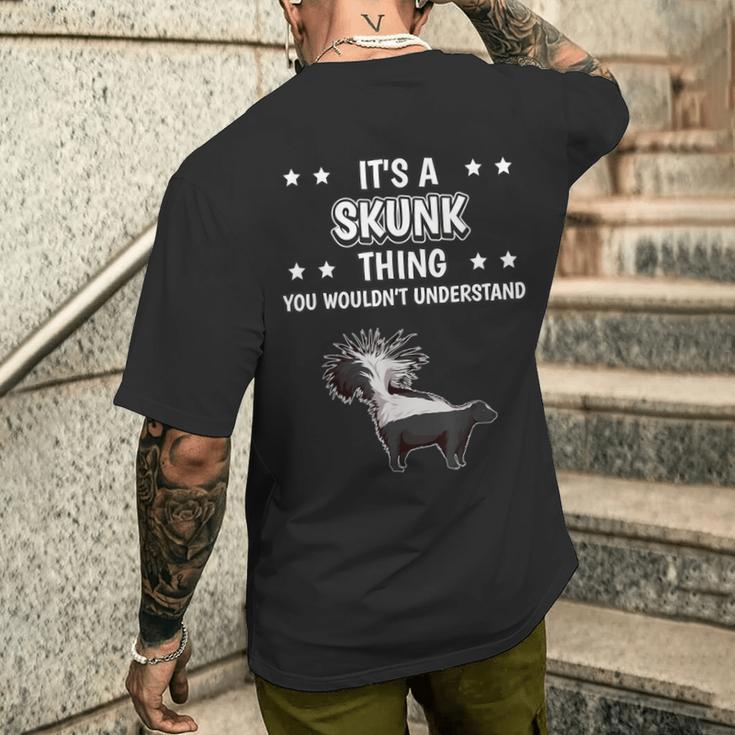 Ist So Ein Stinktier Ding Lustiger Spruch Stinktiere T-Shirt mit Rückendruck Geschenke für Ihn