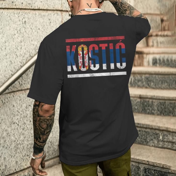 Serbian Last Name Kostic With The Flag Of Serbia T-Shirt mit Rückendruck Geschenke für Ihn