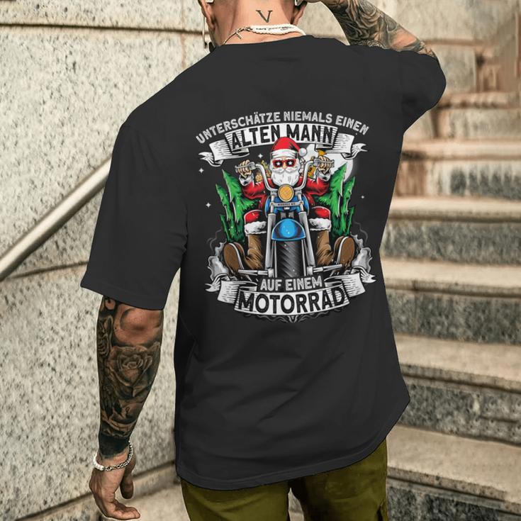 Unterschätze Niemals Einen Alten Mann Auf Einem Motorrad T-Shirt mit Rückendruck Geschenke für Ihn