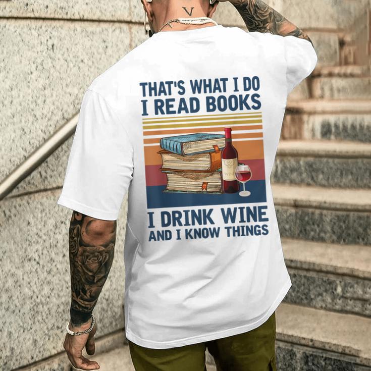 Das Ist Was Ich Tue Ich Lese Bücher Ich Trinke Wein Und Ich Weiß Dinge Gray T-Shirt mit Rückendruck Geschenke für Ihn