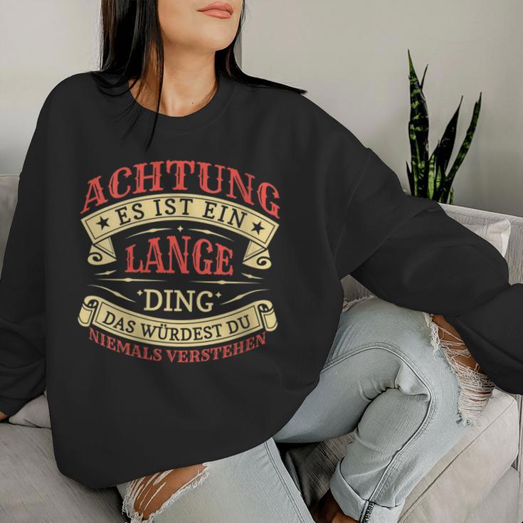 Women's Achtung Es Ist Ein Lange Ding Last Name Plate With-Neck S Sweatshirt Frauen Geschenke für Sie