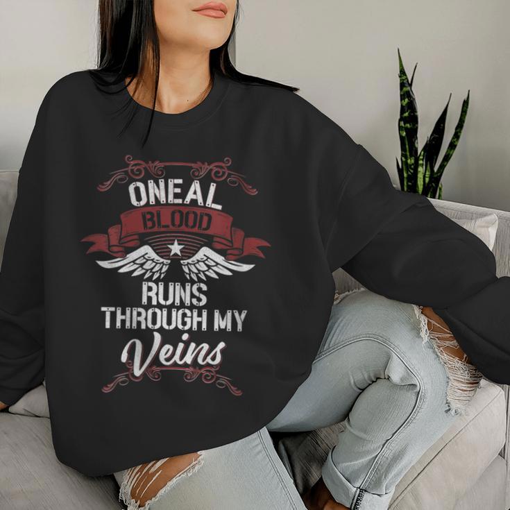 Women's Oneal Blood Runs Through Myeins Last Name Family Sweatshirt Frauen Geschenke für Sie