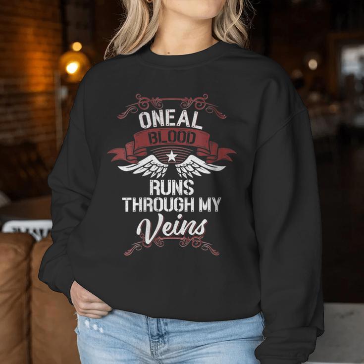 Women's Oneal Blood Runs Through Myeins Last Name Family Sweatshirt Frauen Lustige Geschenke