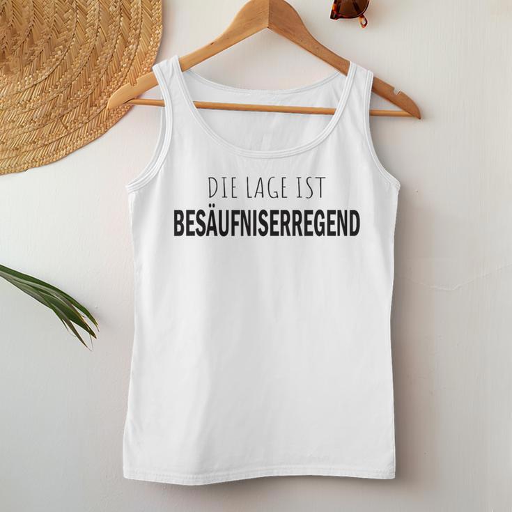 Die Lage Ist Besaffniserregend Saying Women's And Tank Top Frauen Lustige Geschenke