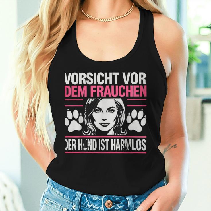 Women'sorsichtor Dem Frauchen Der Hund Ist Harmlos Tank Top Frauen Geschenke für Sie