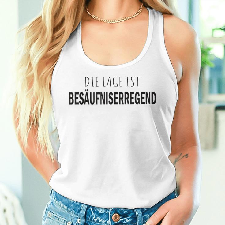 Die Lage Ist Besaffniserregend Saying Women's And Tank Top Frauen Geschenke für Sie