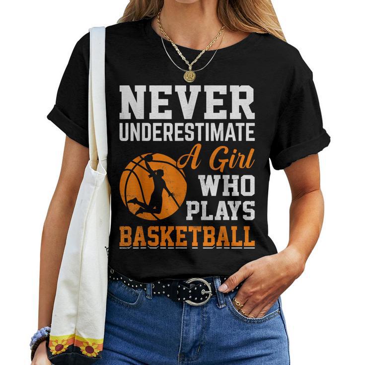 Unterschätze Niemals Ein Girl Das Basketball Plays T-shirt Frauen