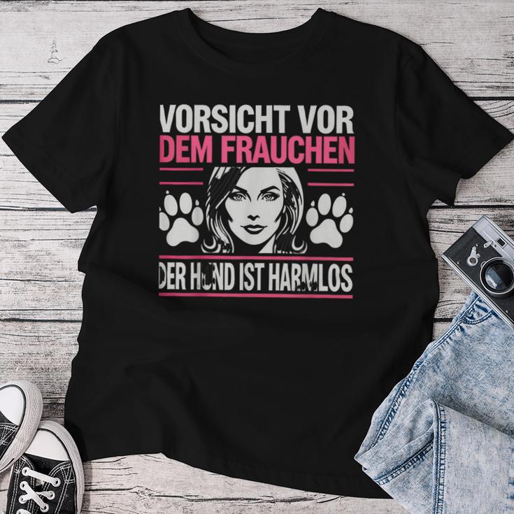 Women'sorsichtor Dem Frauchen Der Hund Ist Harmlos T-shirt Frauen Lustige Geschenke