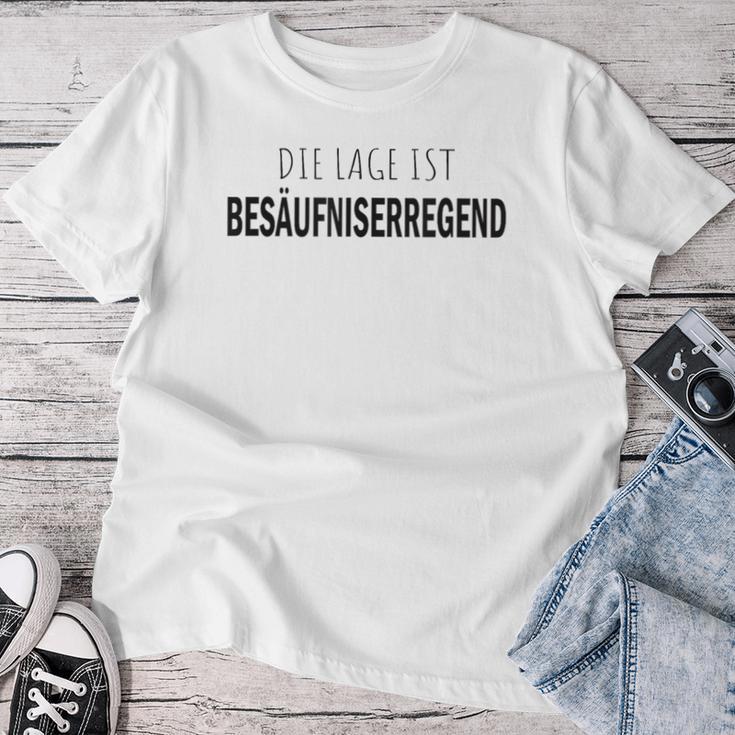 Die Lage Ist Besaffniserregend Saying Women's And T-shirt Frauen Lustige Geschenke