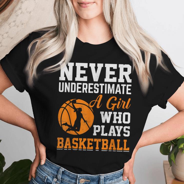 Unterschätze Niemals Ein Girl Das Basketball Plays T-shirt Frauen Geschenke für Sie