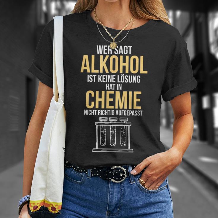 Alcohol Is A Solution Chemist Scientist T-Shirt Geschenke für Sie