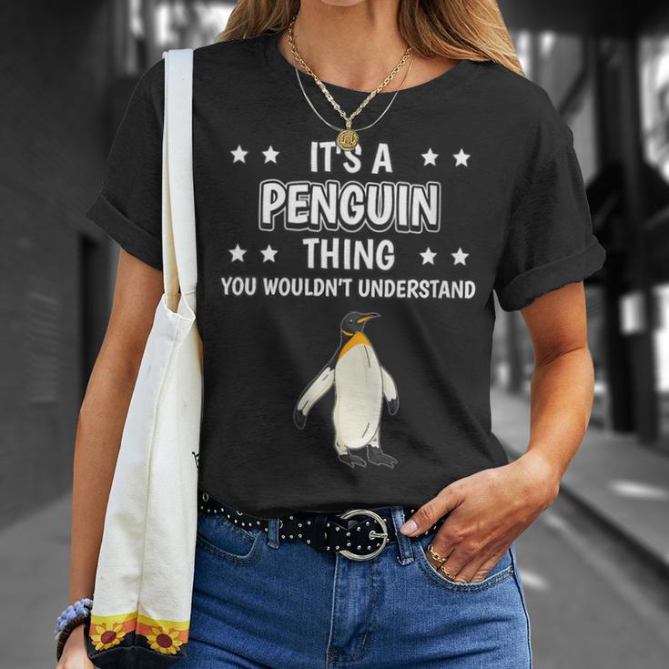 Damen Ist So Ein Pinguin Ding Lustiger Spruch Pinguine Mit-Ausschnitt T-Shirt Geschenke für Sie