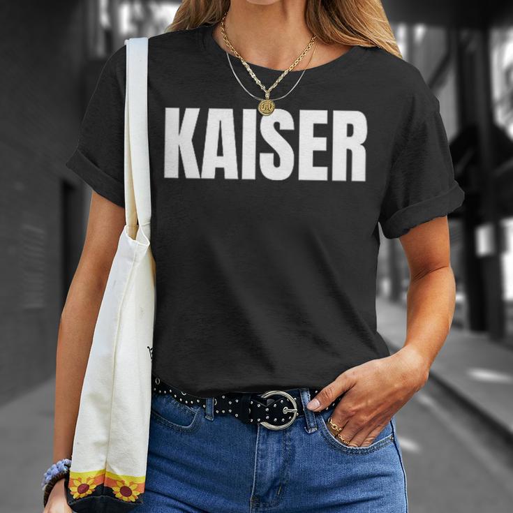 Damen Kaiser Nachname Familie Team Ehe Familienfeier Mit-Ausschnitt T-Shirt Geschenke für Sie