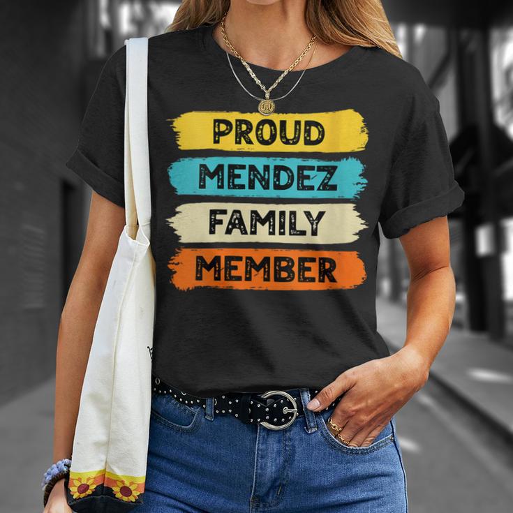 Damen Mendez Retro Mendez Nachname Mendez Mit-Ausschnitt T-Shirt Geschenke für Sie