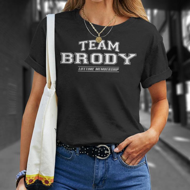 Damen Team Brody Stolzer Familienname Nachname Geschenk Mit-Ausschnitt T-Shirt Geschenke für Sie