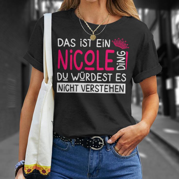 Damenorname Nicole Name Namenstag Spruch Das Ist Ein Nicole Ding Mit-Ausschnitt T-Shirt Geschenke für Sie