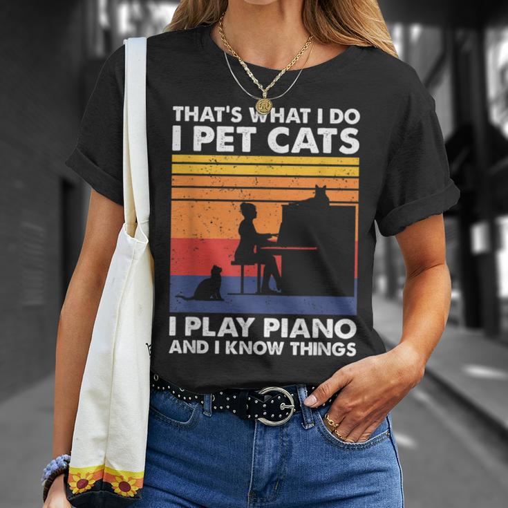 Das Ist Was Ich Mache Ich Streichle Katzen Ich Spiele Klavier Und Ich Weiß Dinge T-Shirt Geschenke für Sie