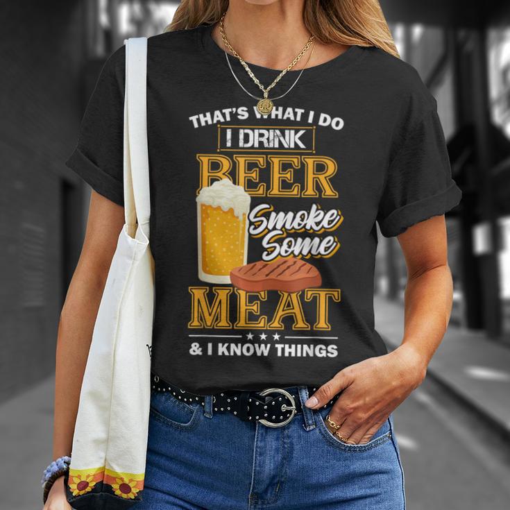 Das Ist Was Ich Tue Ich Trinke Bier Rauch Etwas Fleisch Ich Weiß Dinge T-Shirt Geschenke für Sie