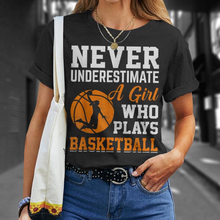 Unterschätze Niemals Ein Girl Das Basketball Plays T-Shirt Geschenke für Sie